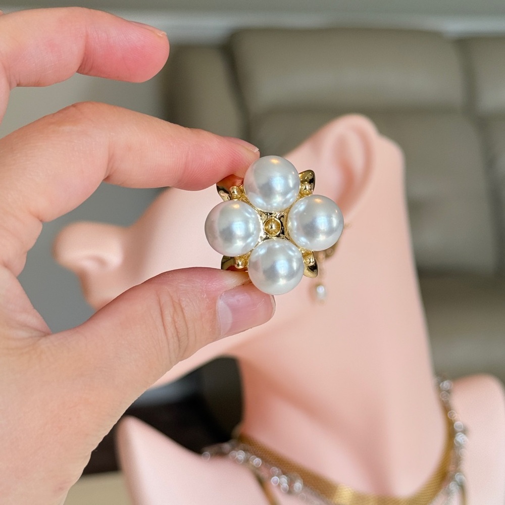 Elegant Gold Pearl Cluster Ring - White Pearls - Picture 9 of 9